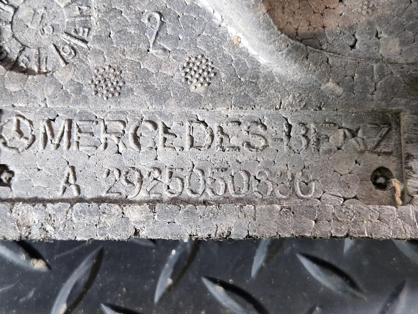 16-19 MERCEDES BENZ GLE W166 FRONT RADIATOR AIR DUCT FOAM RIGHT A2925050630