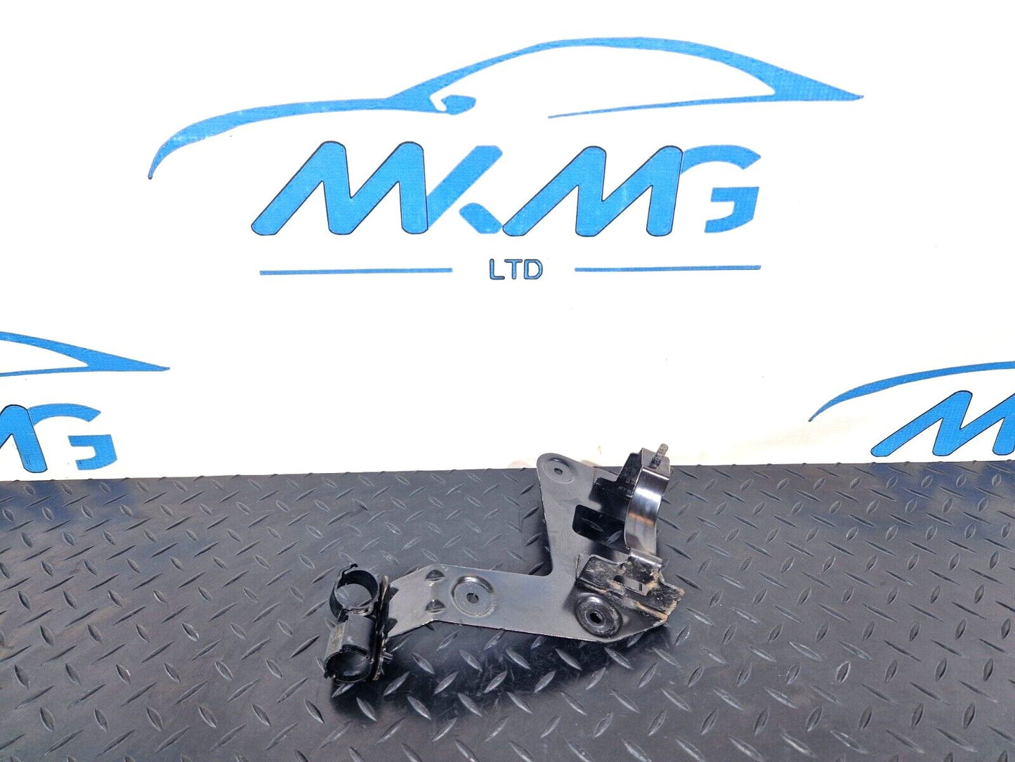 16-19 AUDI A4 B9 S-LINE OEM GENUINE COOLANT PUMP BRACKET 8W0145896C