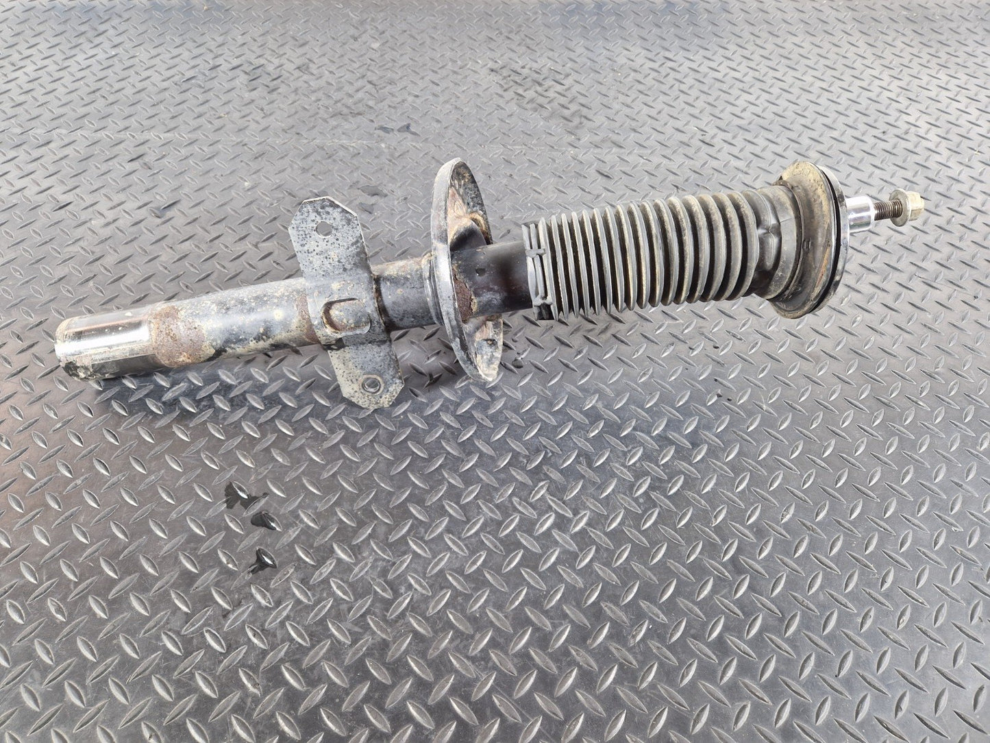 18-ON MERCEDES SPRINTER W910 SHOCK ABSORBER FRONT FITS BOTH SIDES A9103208600