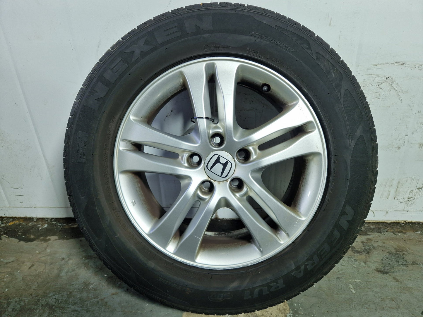 Honda CR-V MK3 FL (RE58) 17" Alloy Wheel with Tyre ~6mm 225/65/17