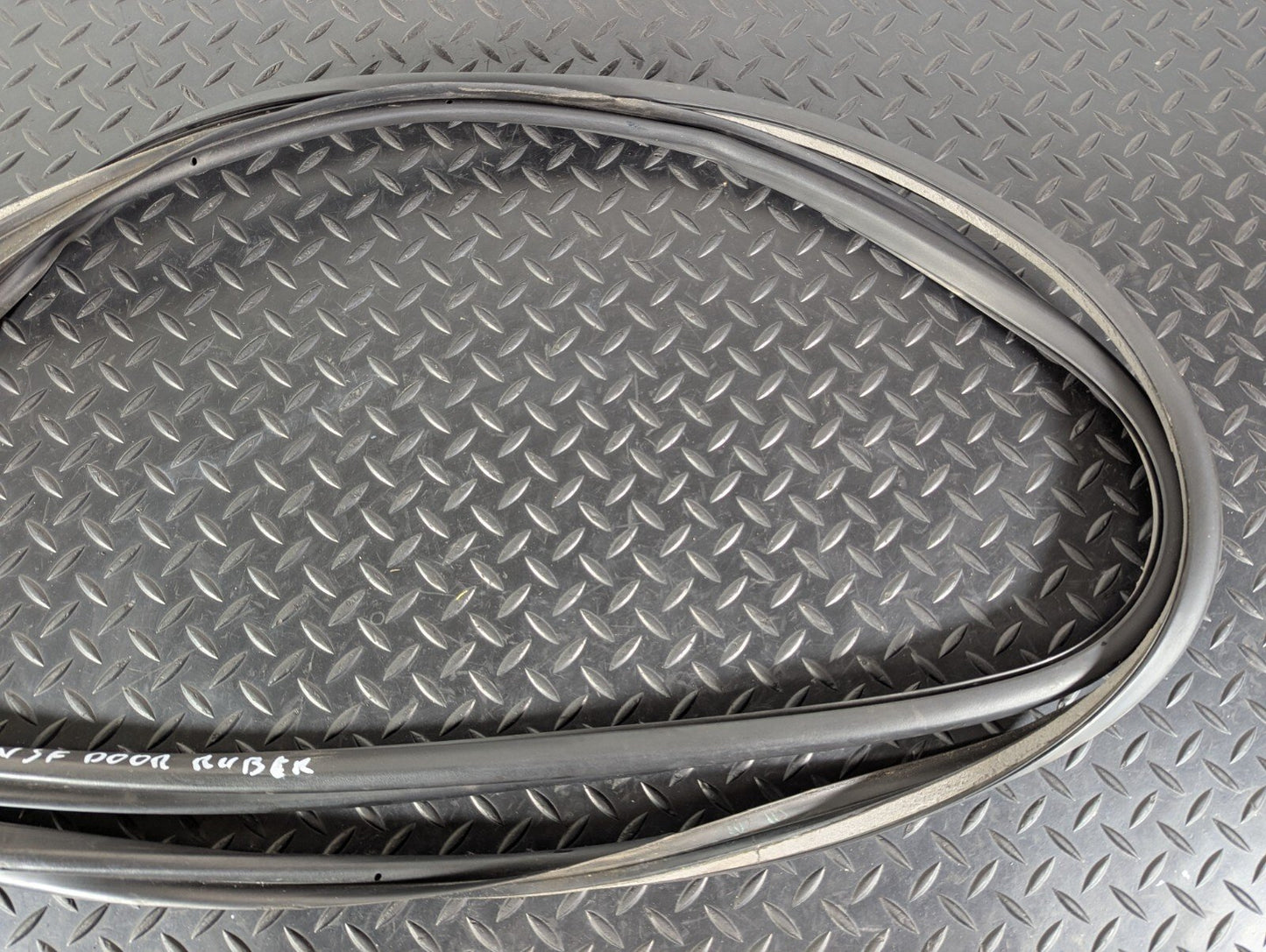10-17 AUDI A8 4H GENUINE FRONT LEFT DOOR RUBBER INNER SEAL