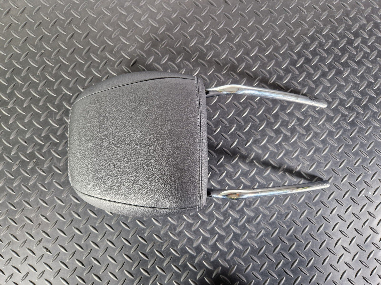 14-19 MERCEDES BENZ GLA X156 GENUINE FRONT SEAT HEADREST FITS LEFT & RIGHT