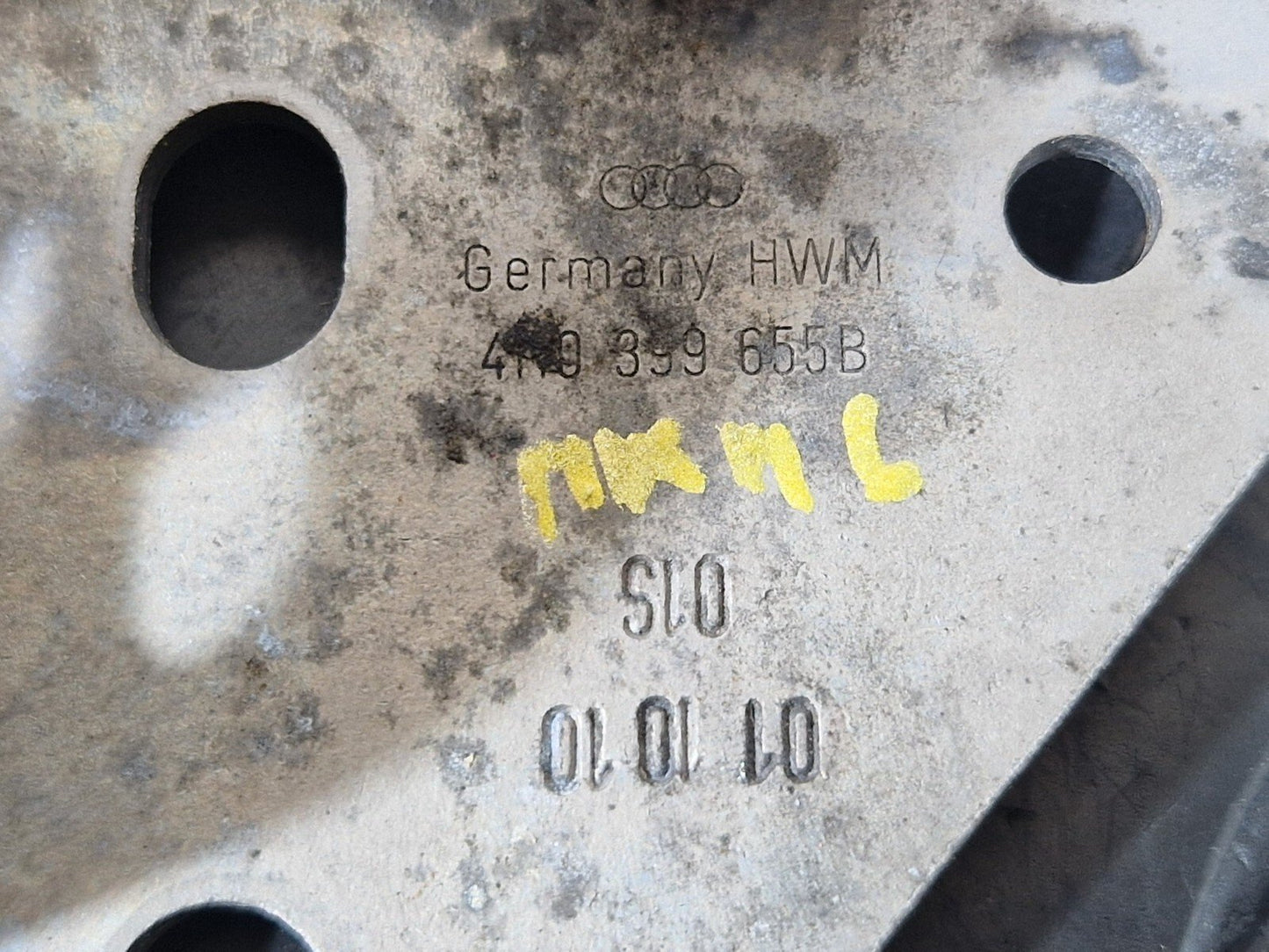 10-17 AUDI A8 4H FRONT LEFT N/S UNDERRUN BAR BRACKET MOUNT 4H0399655B