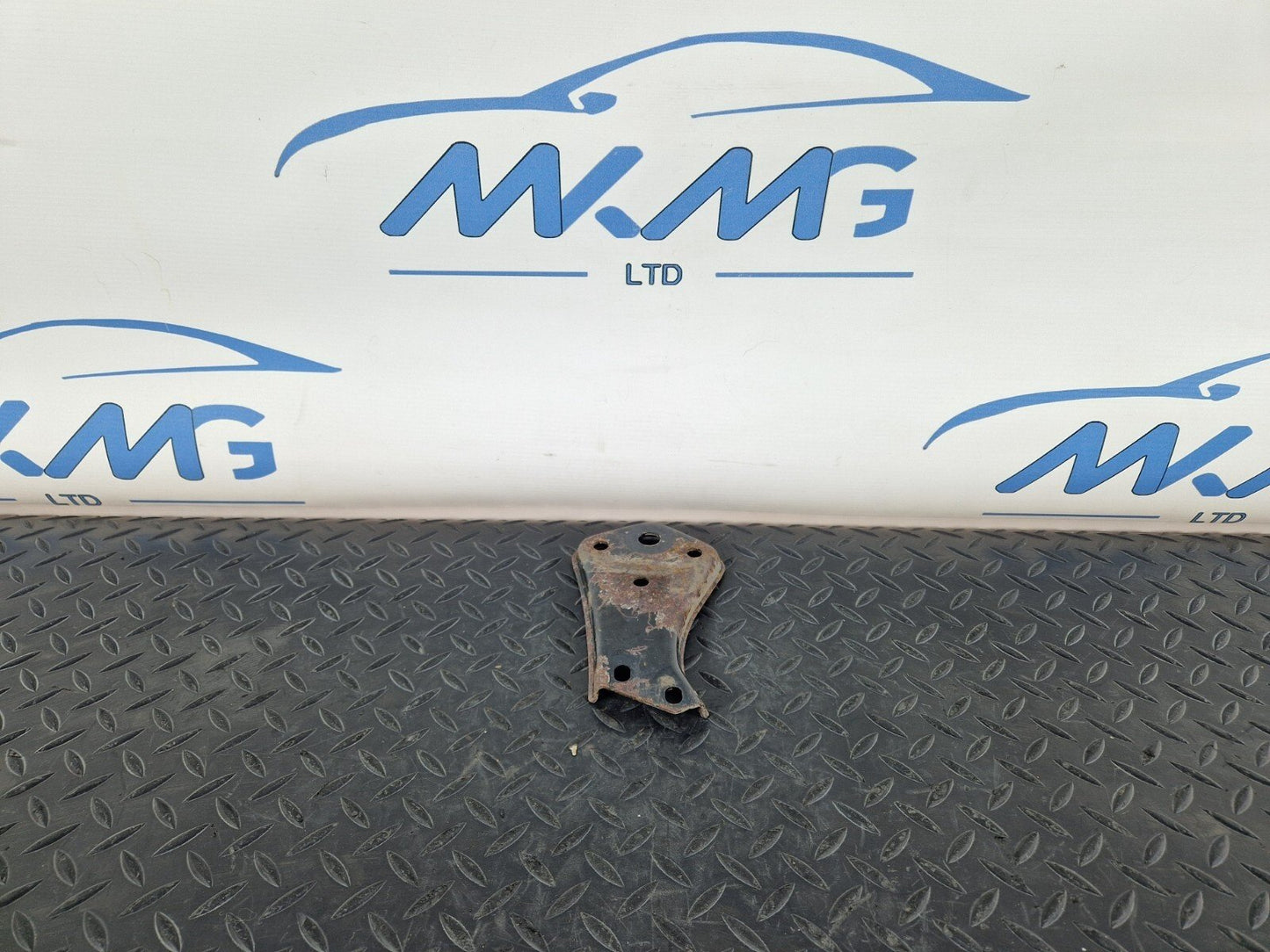 14-21 MERCEDES BENZ C200 W205 REAR SUBFRAME RIGHT SIDE STOP PLATE A2053520800