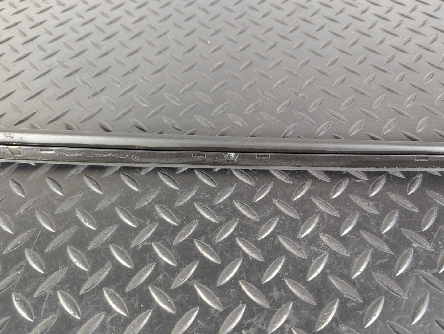 10-17 AUDI A8 4H RIGHT SIDE WINDSCREEN VERTICAL TRIM 4H0854328