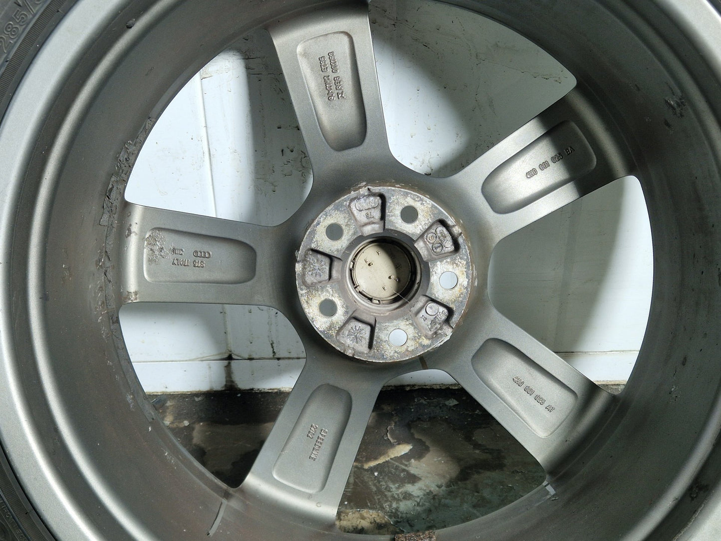 Audi A7 21" Alloy Wheel with Tyre 285/30/21 4mm 4H0601025AT