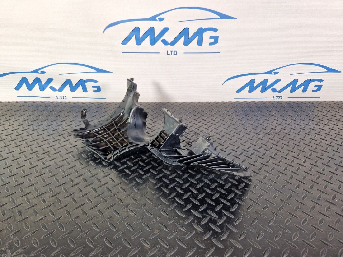 18-ON MERCEDES BENZ A CLASS W177 UNDERTRAY SUBFRAME TRIM SHIELD A2475240100