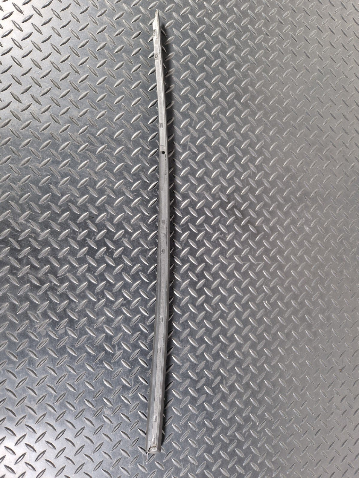 10-18 AUDI A7 4G S-LINE WINDSCREEN SIDE TRIM COVER MOULDING RIGHT 4G8854328