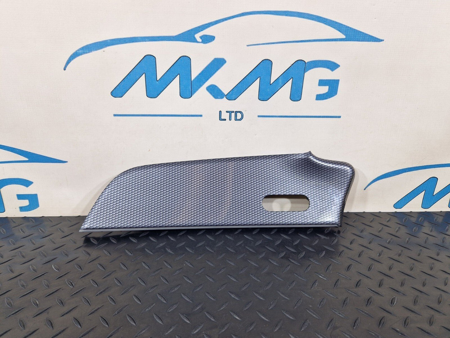 19-ON MERCEDES BENZ A CLASS W177 FRONT RIGHT SIDE DOOR MOULDING TRIM A1777206801