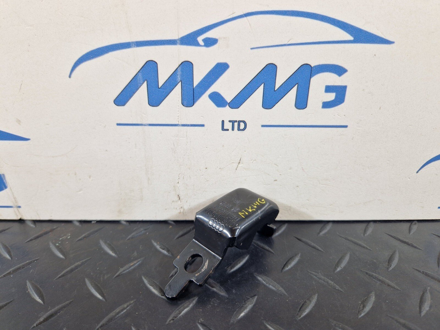 12-18 AUDI A6 C7 GENUINE OEM REAR SEAT MOUNT CLAMP BRACKET 4G0886193A