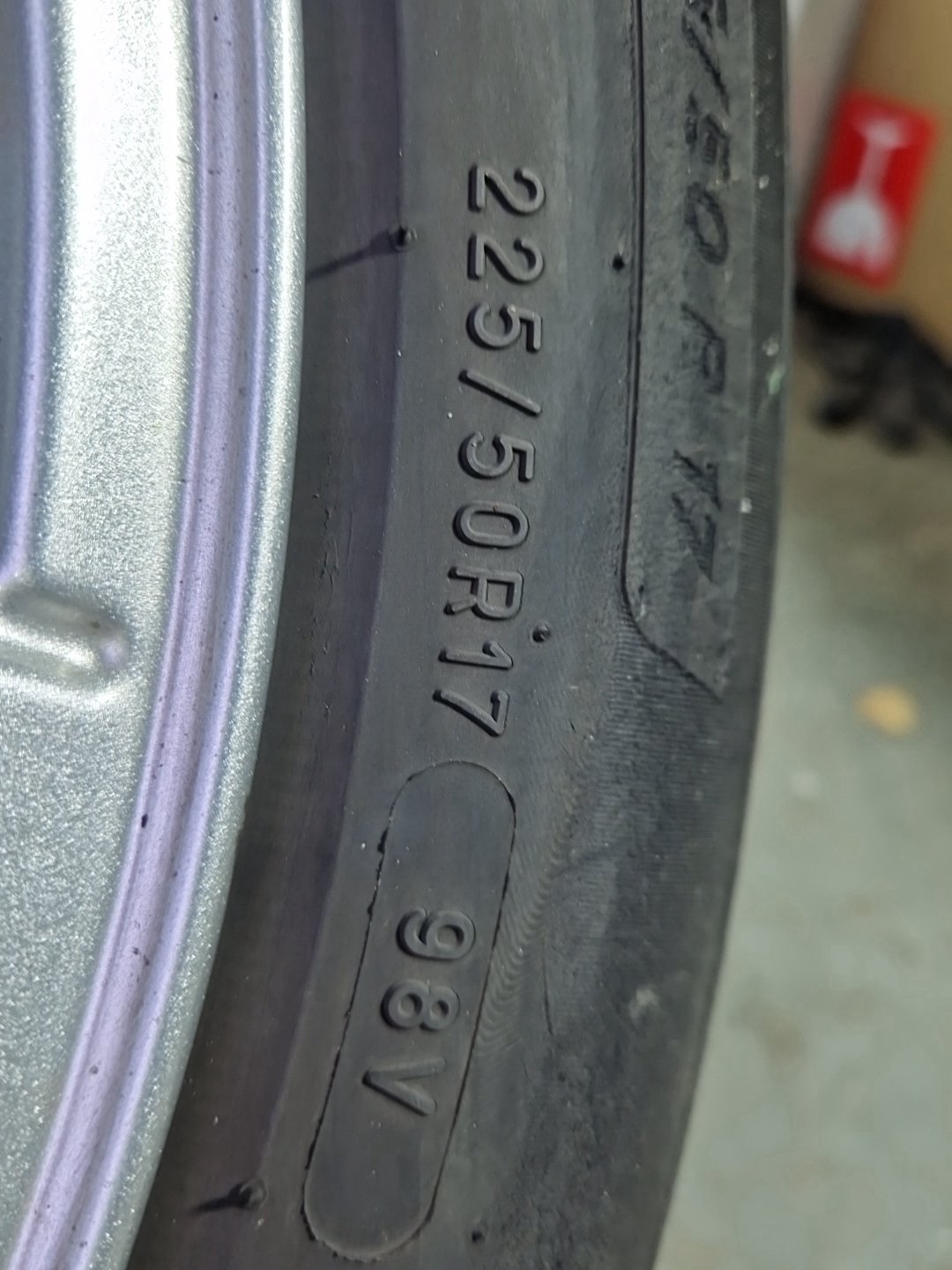 Volvo V70 MK3 17" Alloy Wheel with Tyre 225/50/17 5mm