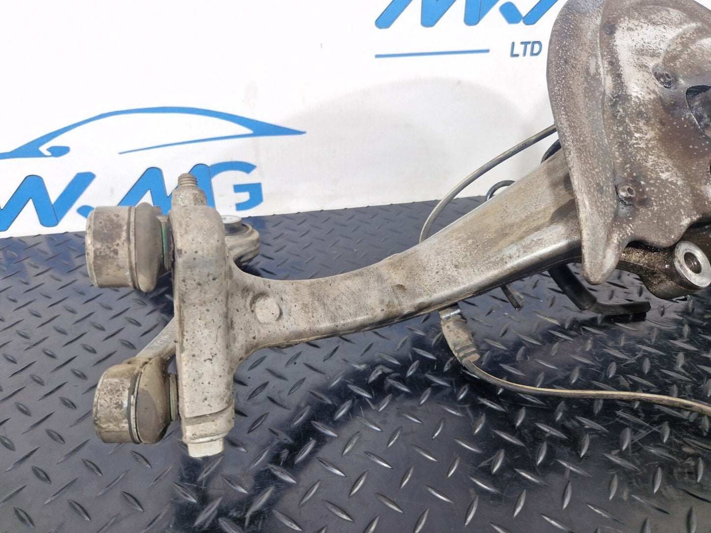 16-19 AUDI A4 B9 AVANT ULTRA SPORT HUB STUB & WISHBONES FRONT RIGHT 8W0407242F
