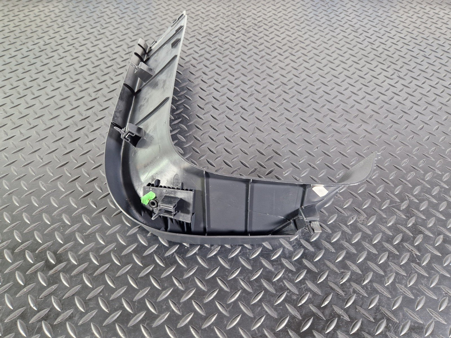 12-18 MERCEDES BENZ W176 GENUINE TAILGATE TRIM PANEL LEFT SIDE A1767400171