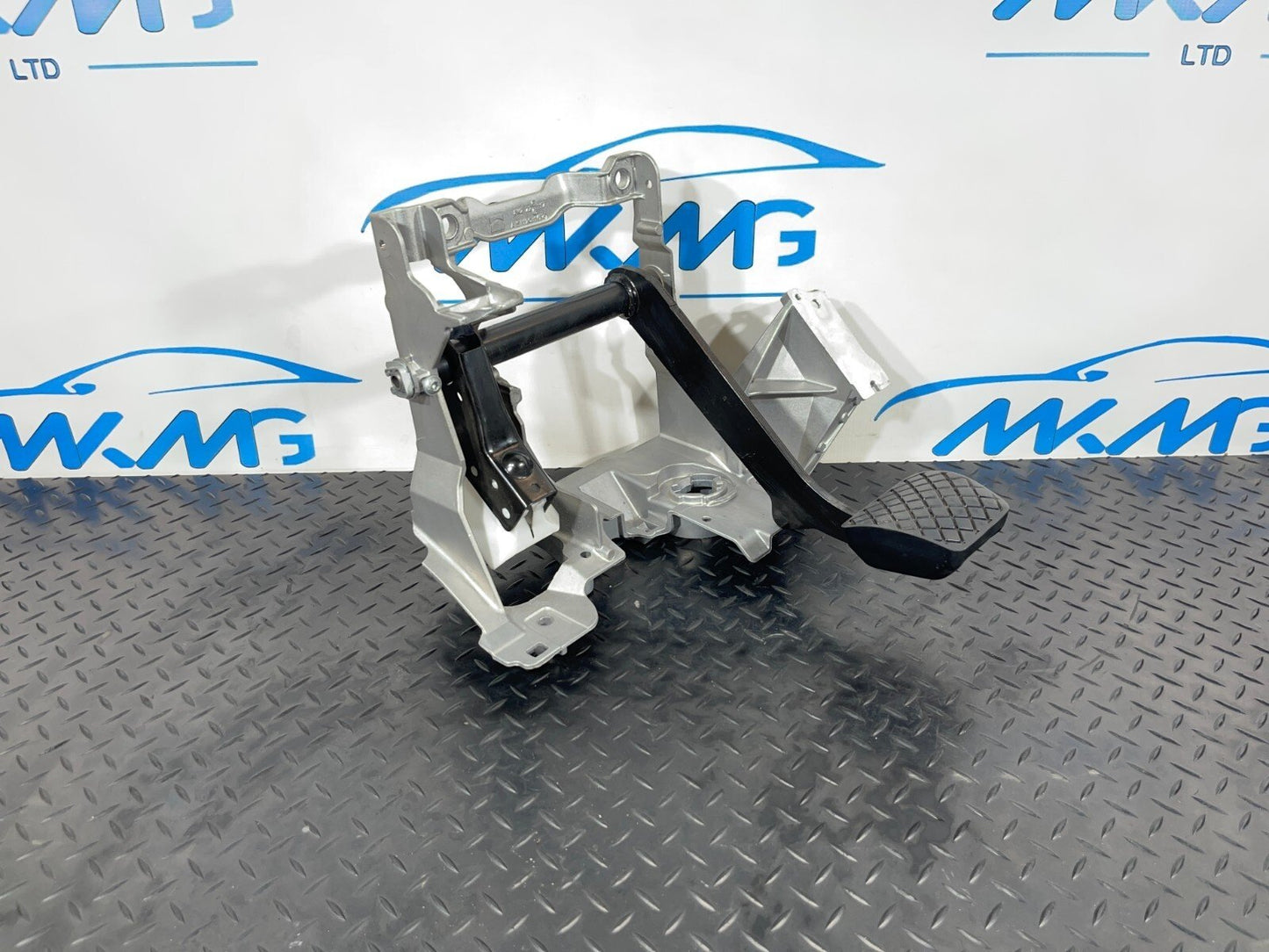 16-19 AUDI A4 B9 GENUINE AUTOMATIC GEARBOX BRAKE PEDAL & FRAME 8W2723140