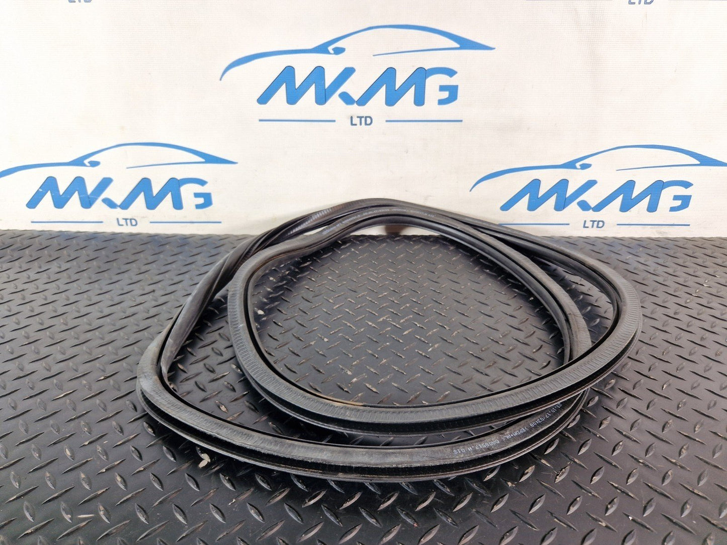 16-19 AUDI A4 B9 ESTATE REAR DOOR RUBBER SEAL FITS LEFT & RIGHT 8W9833721B