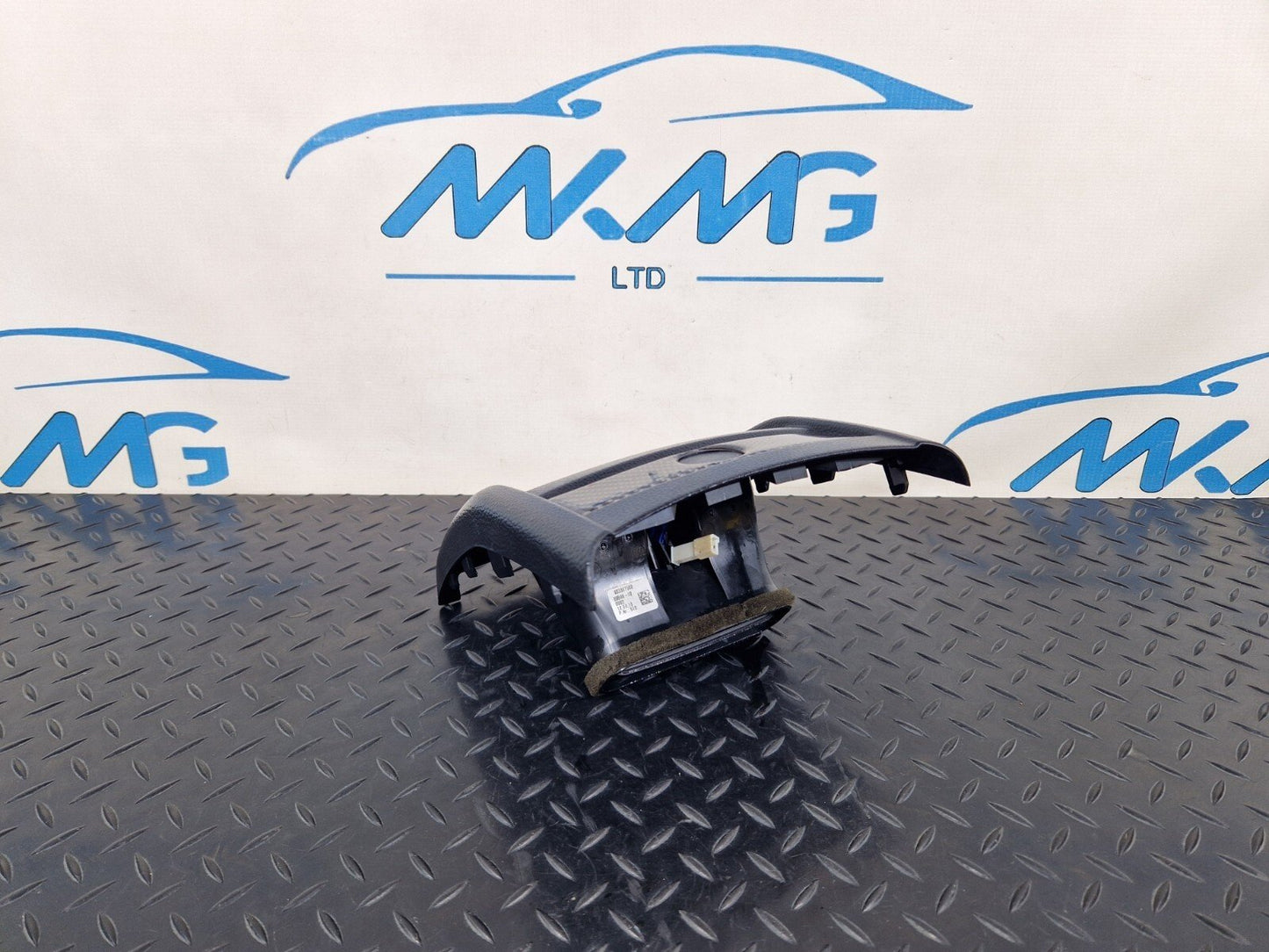 12-18 BMW  3 4 SERIES F30 F31  F32 F33 FREAR CENTRE VENT CONSOLE 9207330