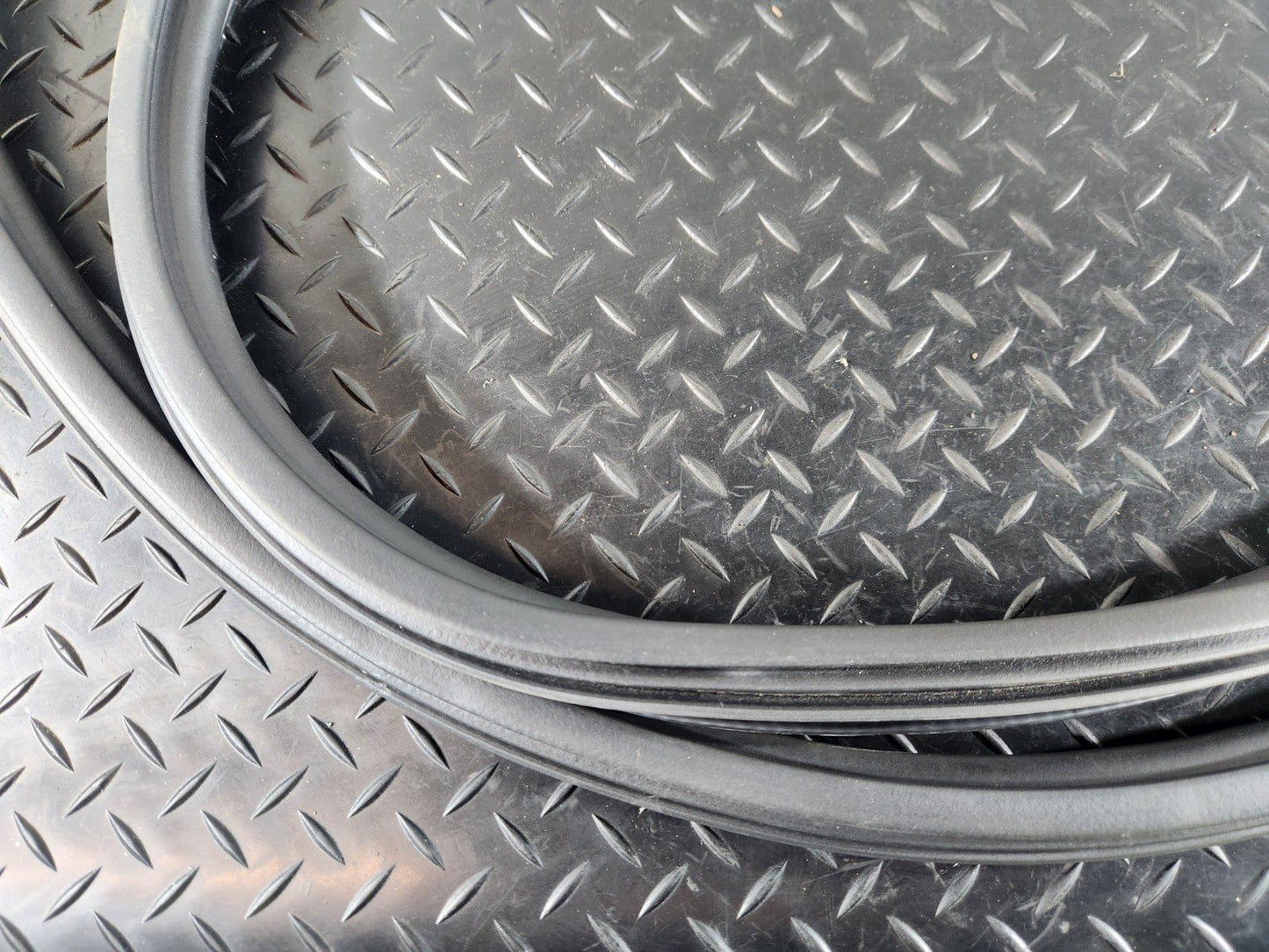 16-20 AUDI Q7 4M GENUINE FRONT LEFT & RIGHT DOOR SEAL RUBBER 4M0831721A