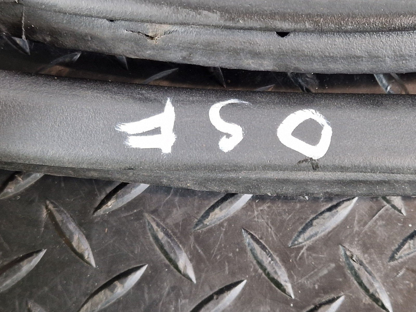 19-ON MERCEDES B CLASS W247 FRONT DOOR RUBBER SEAL FITS LEFT & RIGHT A2476920300