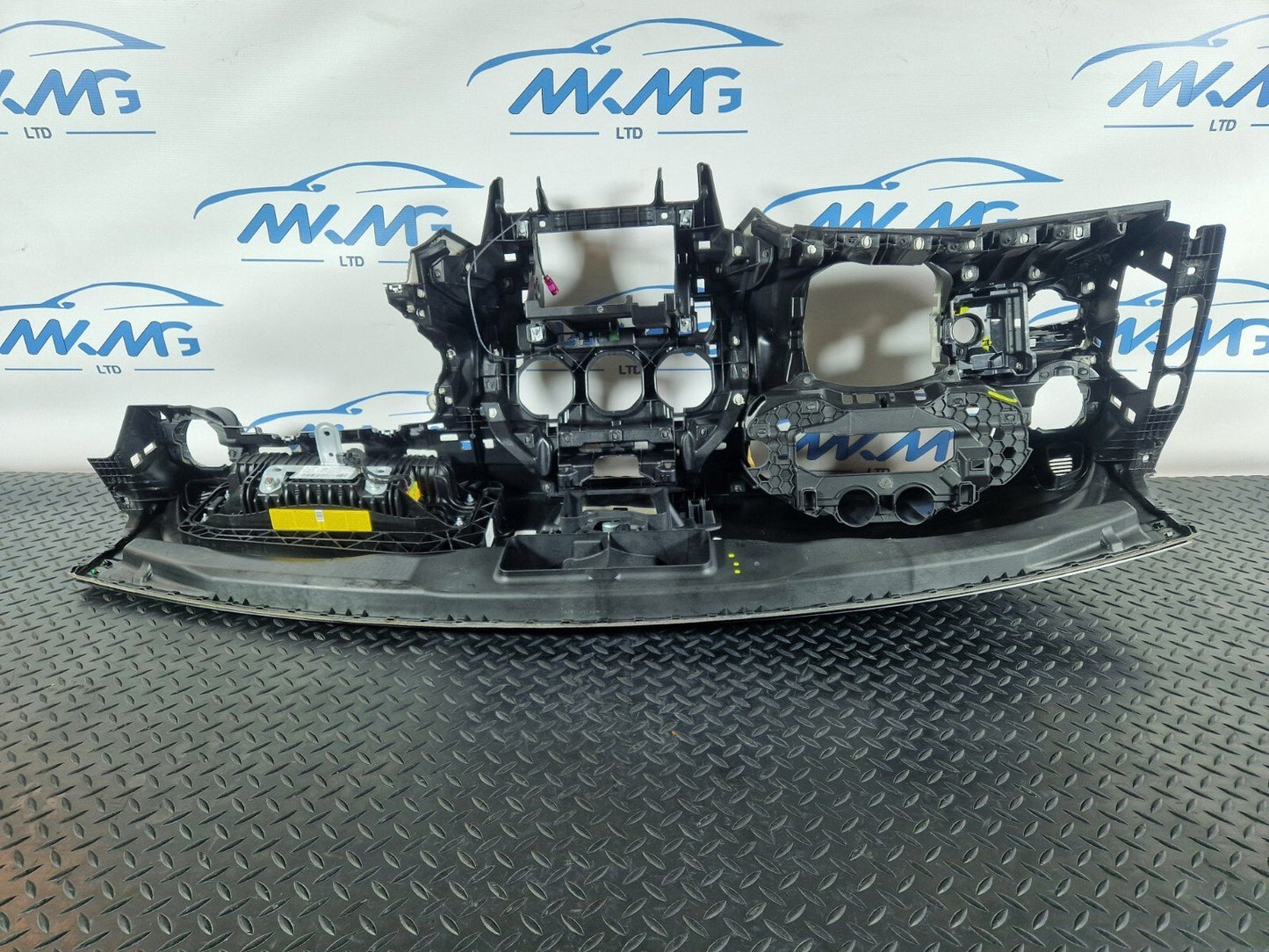 MERCEDES BENZ C200 W205 OEM DASHBOARD ASSEMBLY & AIR BAG A2056802887 A2058600500
