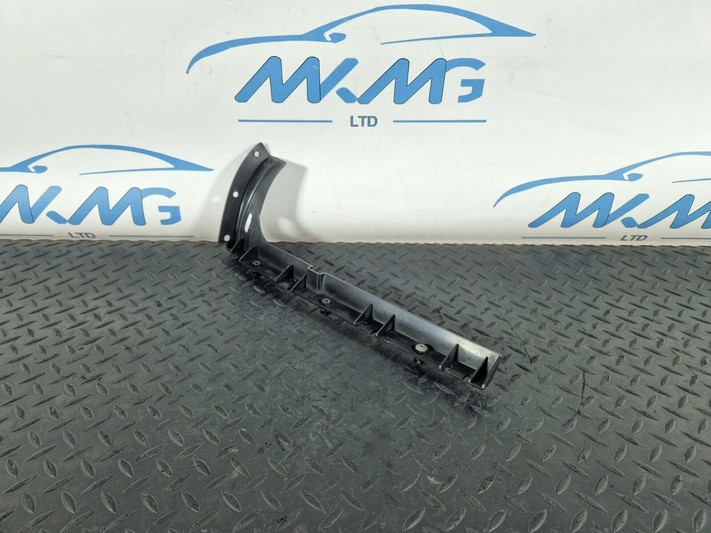 10-17 AUDI A8 4H REAR RIGHT O/S BUMPER GUIDE BRACKET MOUNT 4H0807454B