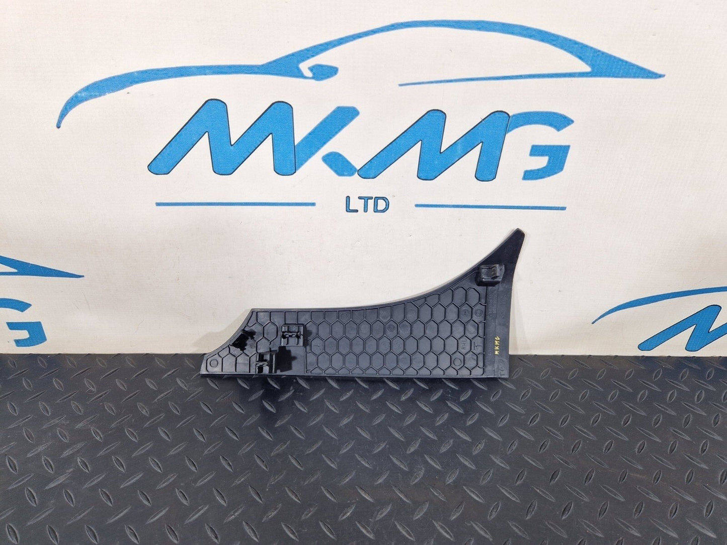 18-ON MERCEDES BENZ SPRINTER W907 W910 OEM RIGHT O/S LOWER TRIM A9106803200