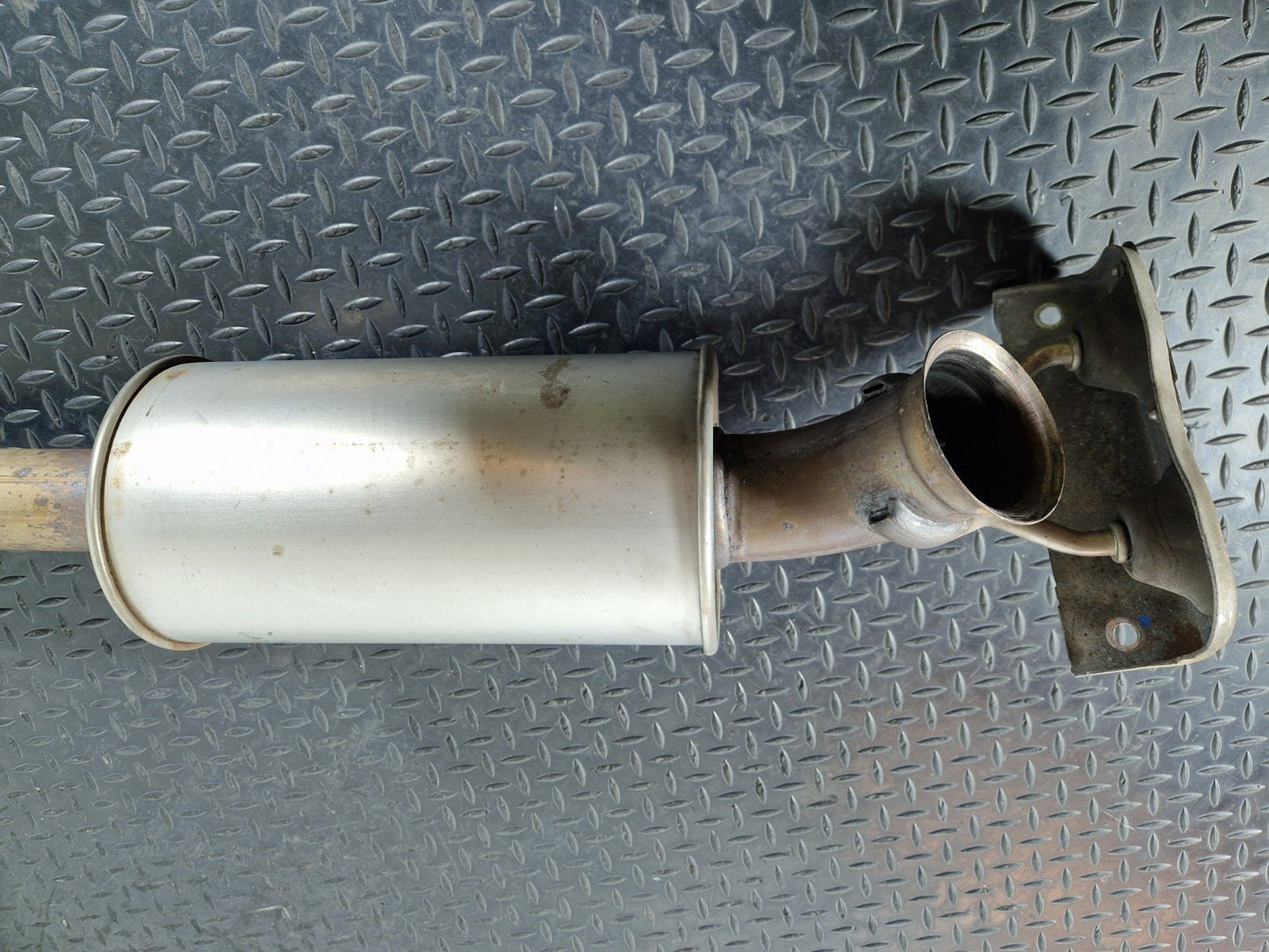 12-18 MERCEDES BENZ W176 GENUINE EXHAUST CENTER SECTION A2464910400