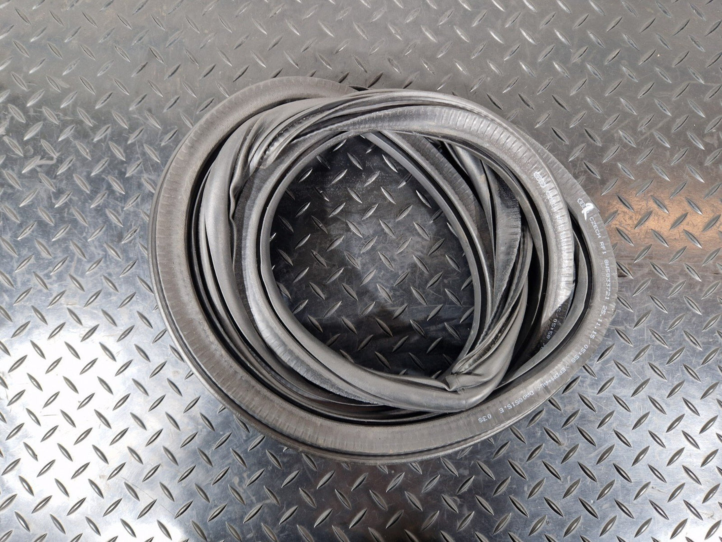 16-19 AUDI A4 B9 REAR LEFT OR RIGHT DOOR RUBBER SEAL 8W5833721