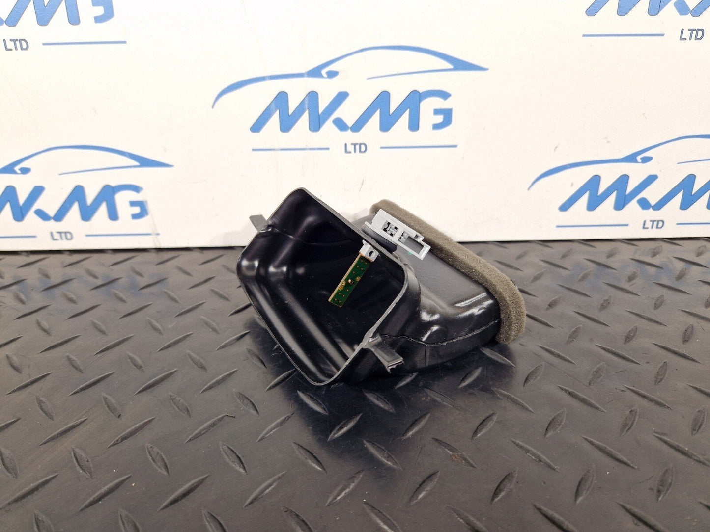 16-24 AUDI A5 F5 OEM GENUINE AIR INTAKE VENT 8W0857042