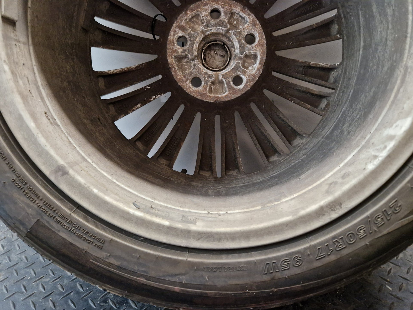 Vauxhall Astra MK6 (J) (A3400) 17" Alloy Wheel with Tyre 215/50/17 ~6mm