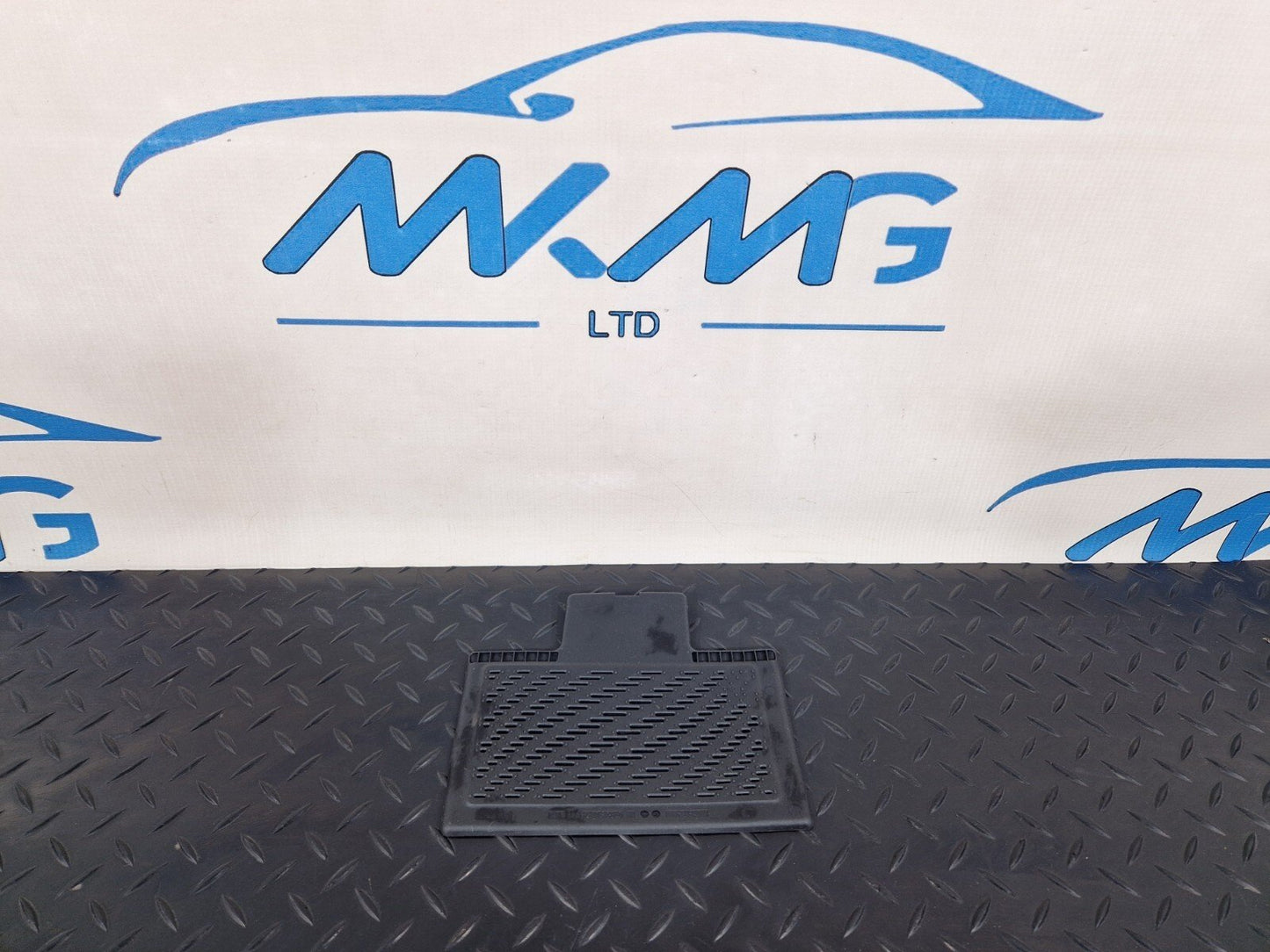 19-ON MERCEDES CLA C118 CENTRE CONSOLE INTERIOR RUBBER INSERT TRIM A1778230300