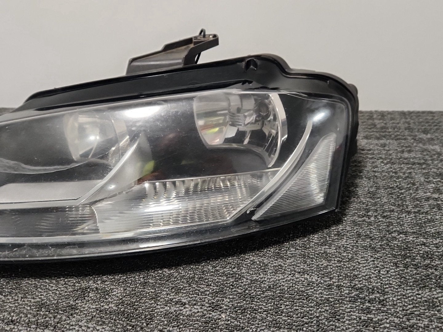 Audi A3 8P Hatchback Genuine Front Left N/S Passenger Headlight