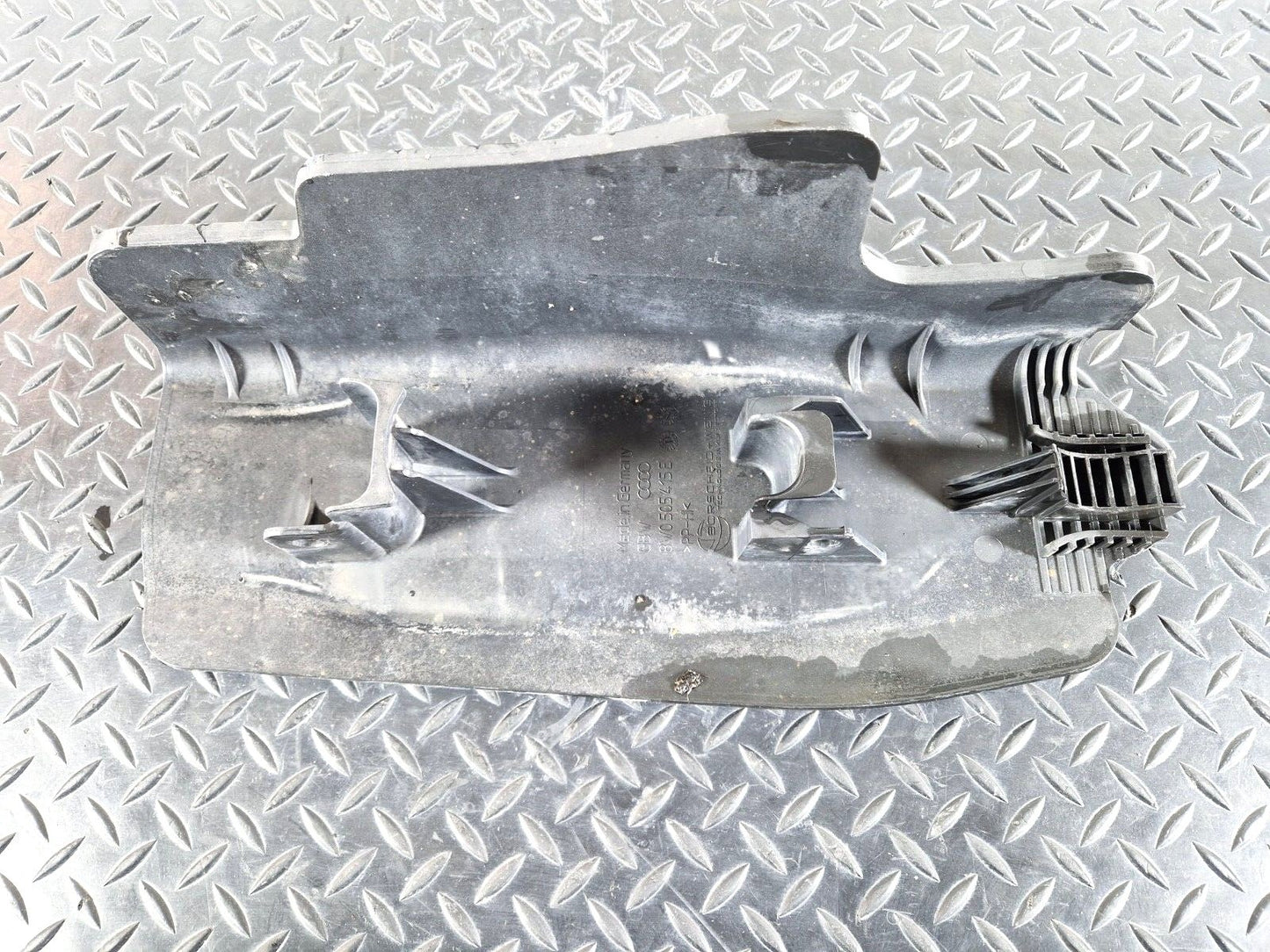 16-24 AUDI A5 F5 COUPE REAR LEFT CONTROL ARM COVER 8W0505415E