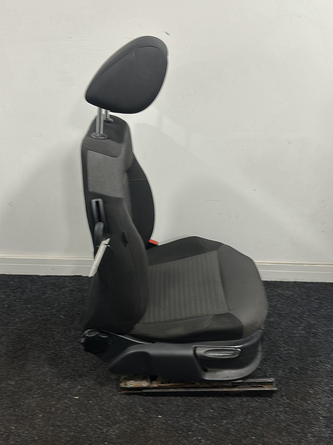 Volkswagen Polo 6R MK5 Hatchback Genuine Front Right O/S Driver Seat