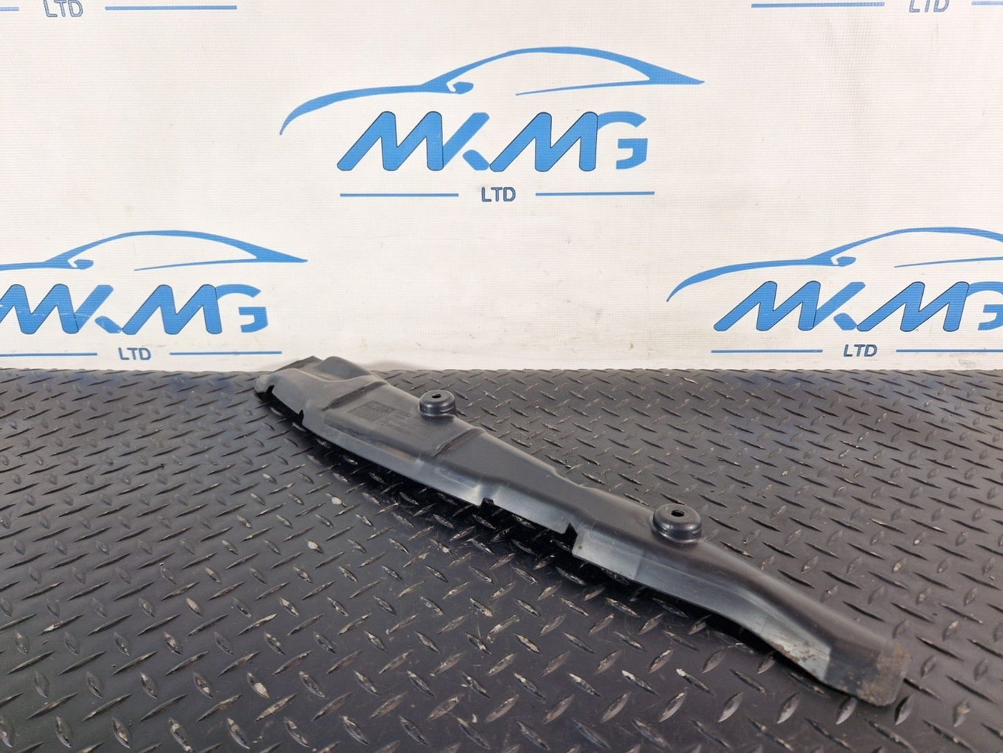 16-19 AUDI A4 B9 OEM FRONT RIGHT WING FENDER FILLER INSULATOR 8W0821112