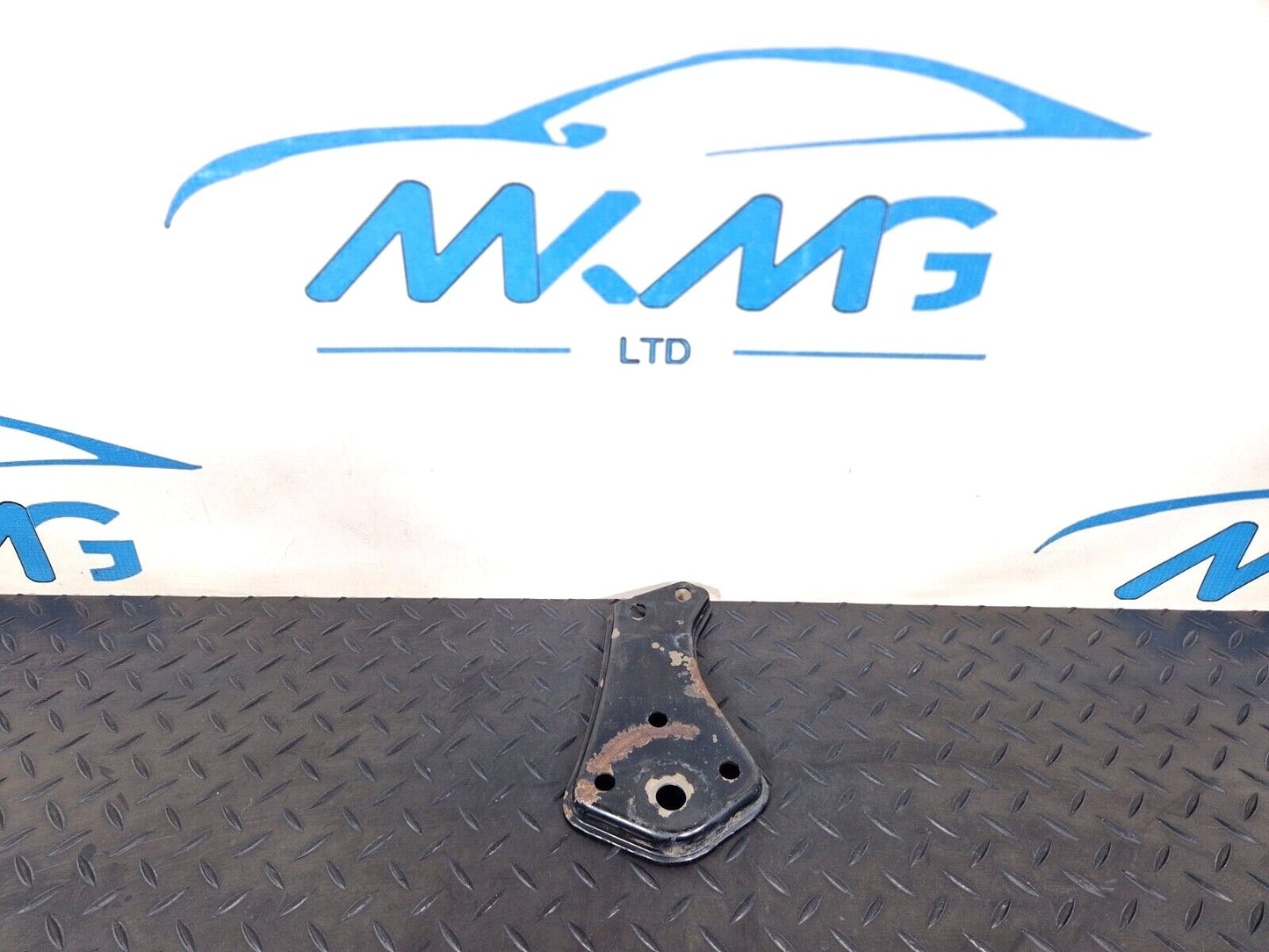 14-21 MERCEDES BENZ C220 W205 REAR SUBFRAME RIGHT SIDE STOP PLATE A2053520800