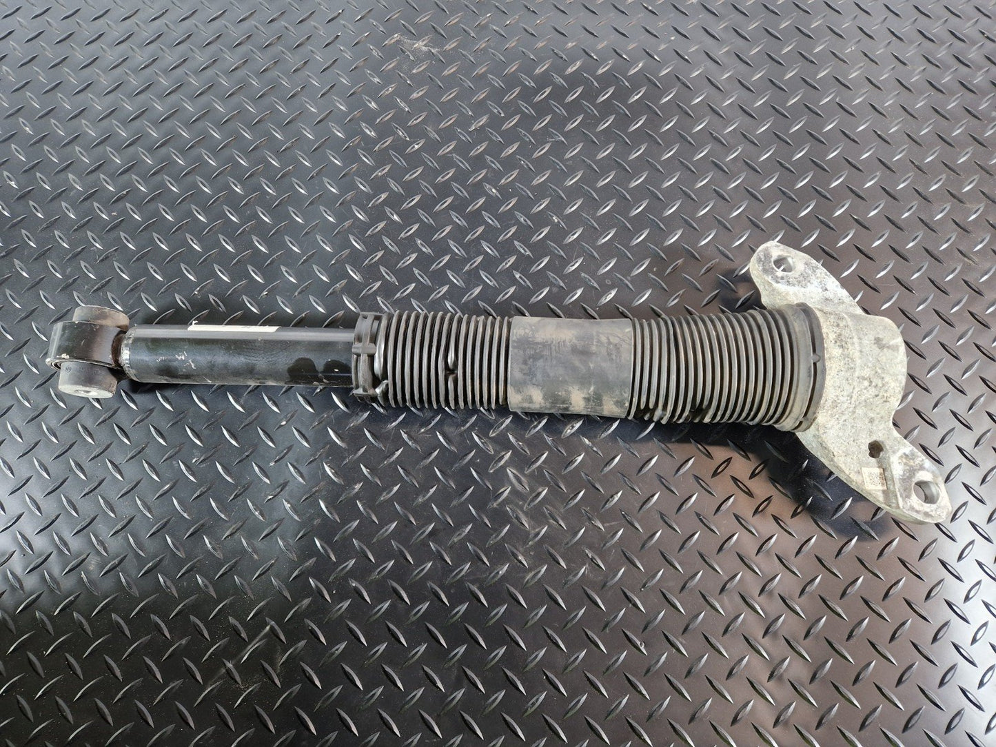 19-ON RANGE ROVER EVOQUE L551 REAR LEFT & RIGHT SHOCK ABSORBER K8D2-18080-AC