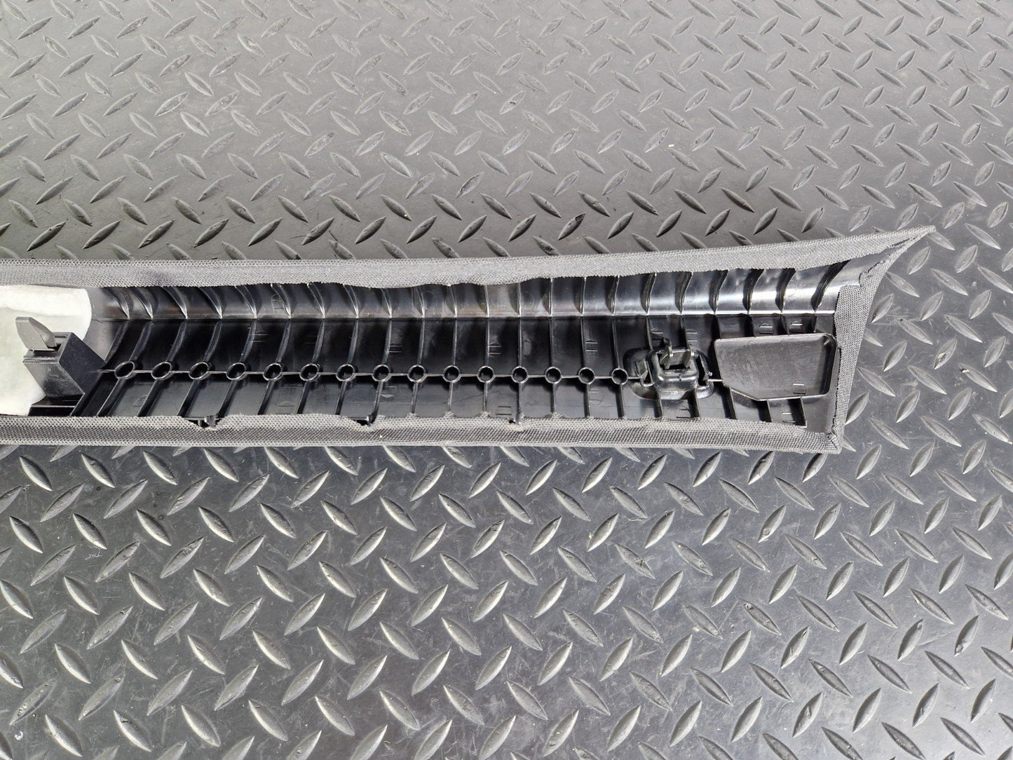12-18 MERCEDES BENZ W176 OEM FRONT DRIVER SIDE A-PILLAR TRIM BLACK A1766901800