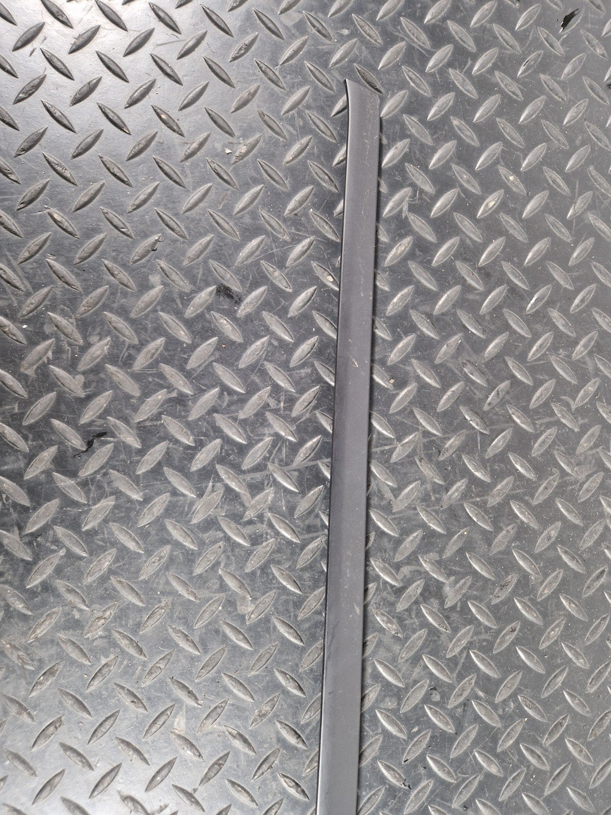 19-ON RANGE ROVER EVOQUE L551 REAR LEFT MOULDING TRIM K8D2045D71A