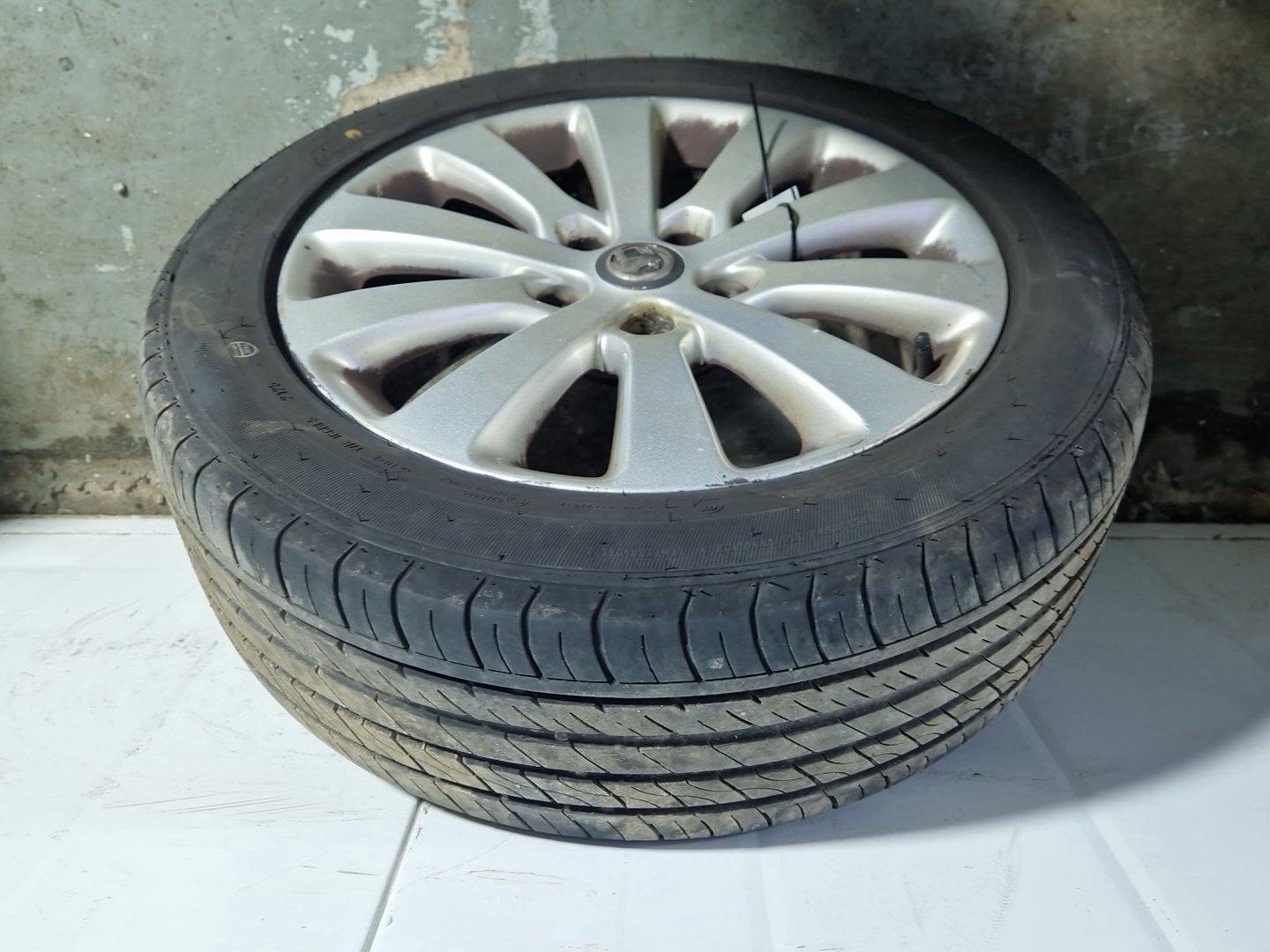 2013 Vauxhall Astra MK6 (J) (A3400) 17" Alloy Wheel with Tyre 225/50/17 ~5mm