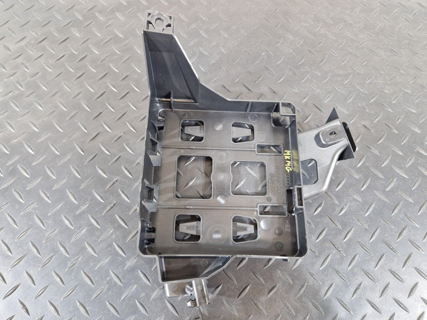 16-19 AUDI A4 B9 S-LINE GENUINE COMFORT CONTROL MODULE BRACKET HOLDER 8W0907368