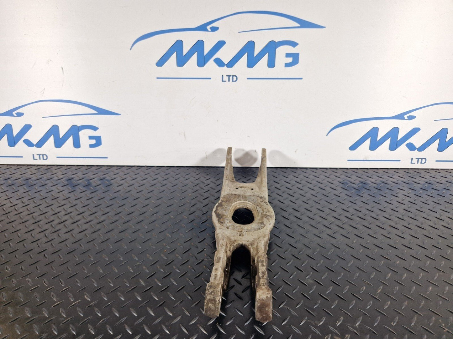 14-21 MERCEDES BENZ C300h W205 GENUINE REAR LEFT LOWER WISHBONE A2053503900