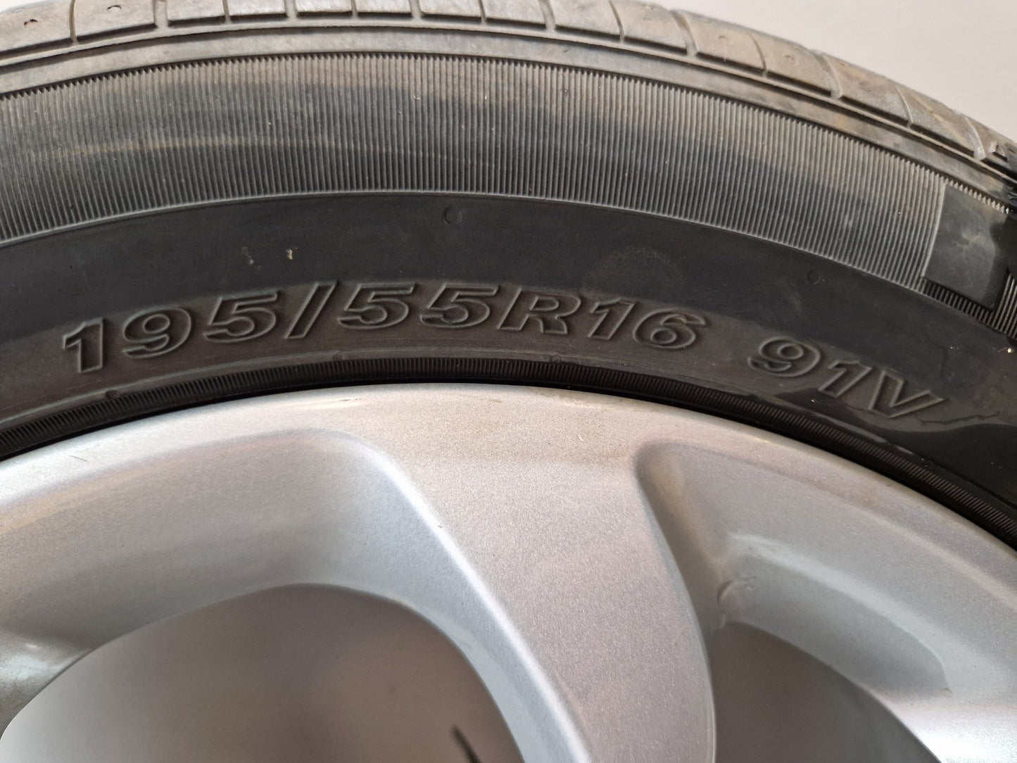 Vauxhall Corsa MK4 (E) (4500) 16" Alloy Wheel with Tyre 195/55/16 ~5mm