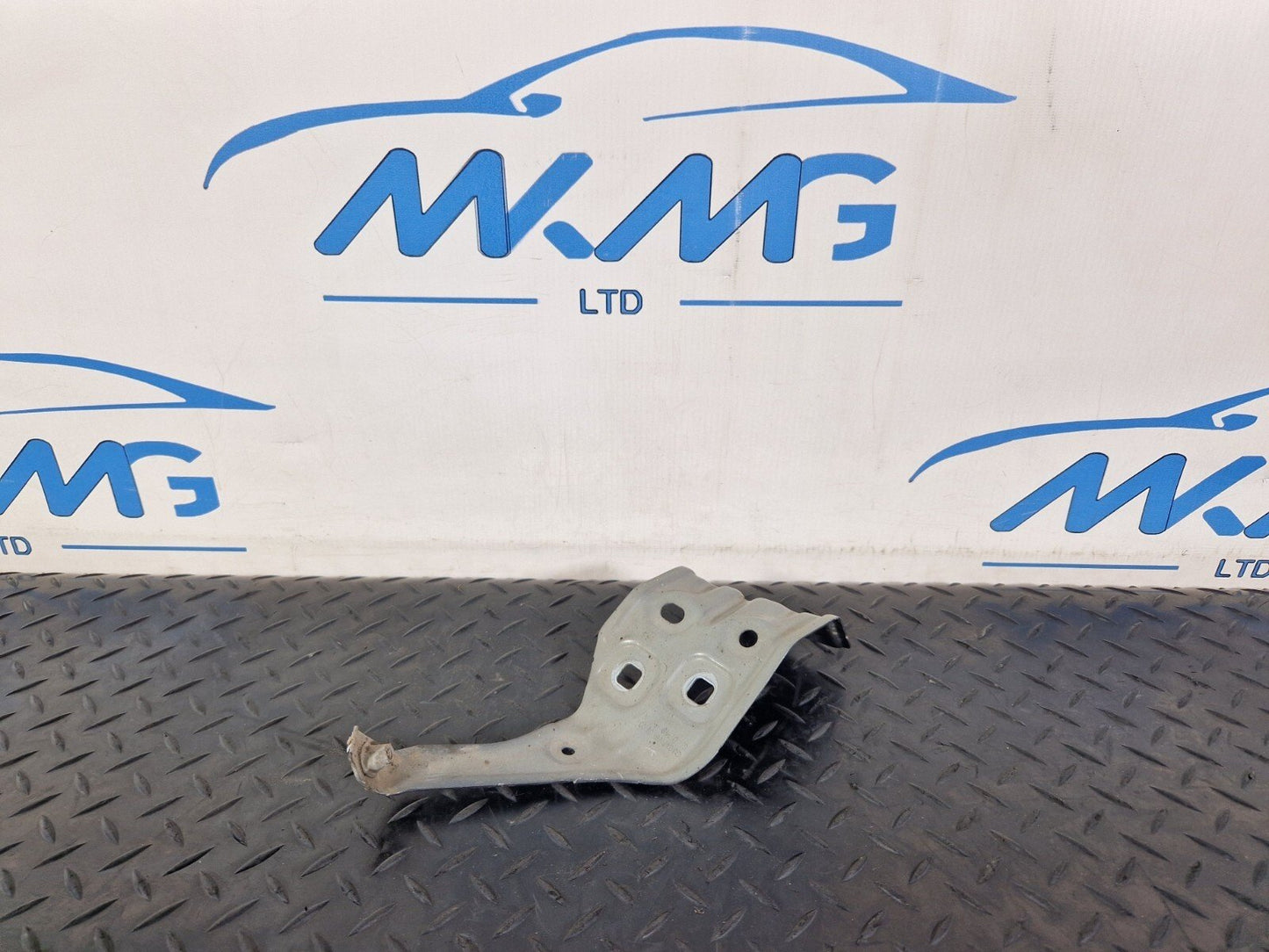 19-ON MERCEDES BENZ B CLASS W247 FRONT RIGHT SIDE WING BRACKET A2478810300
