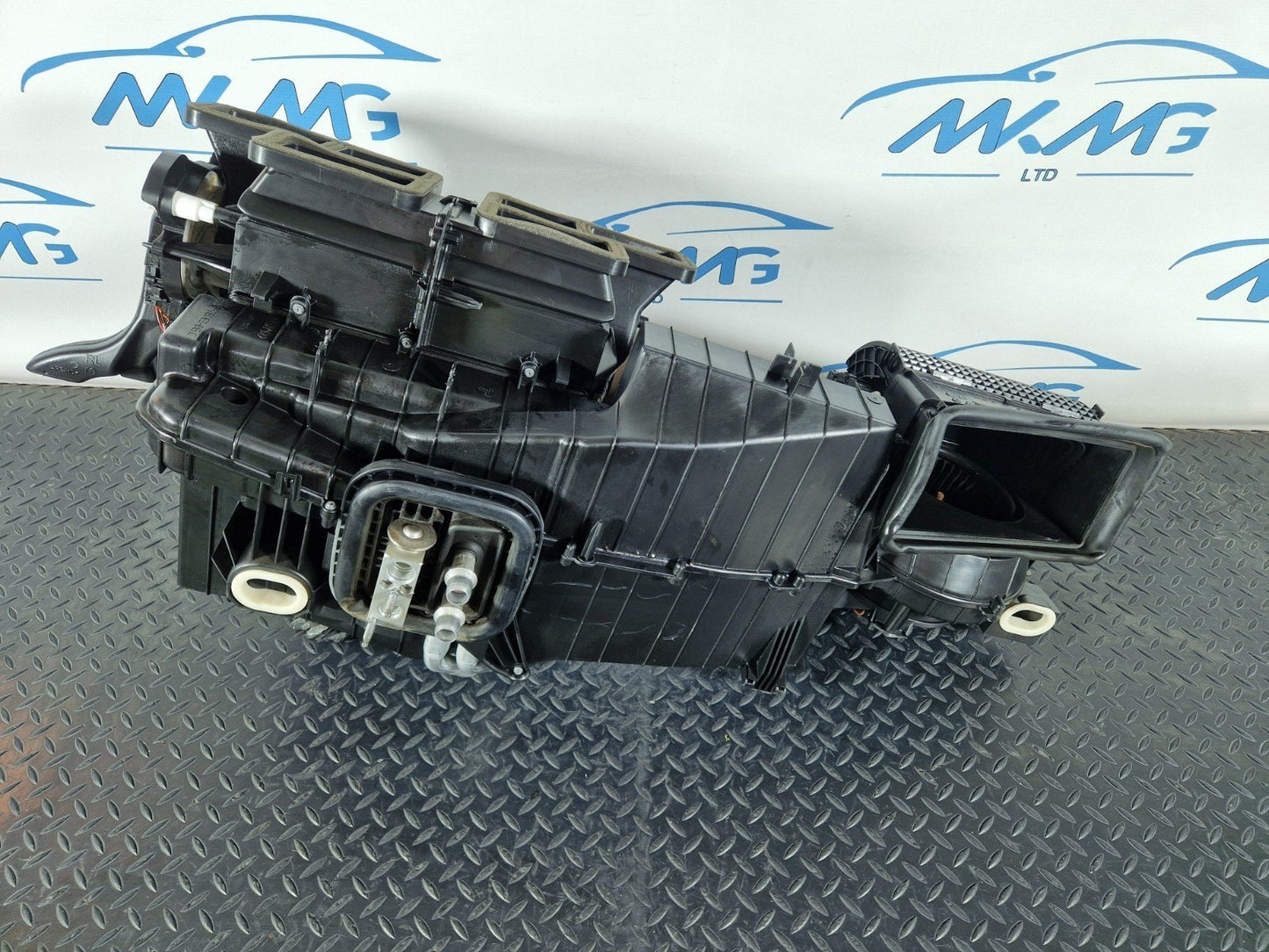 12-18 MERCEDES BENZ W176 HEATER MATRIX CORE A2468302802 A2469062501 A2229060303