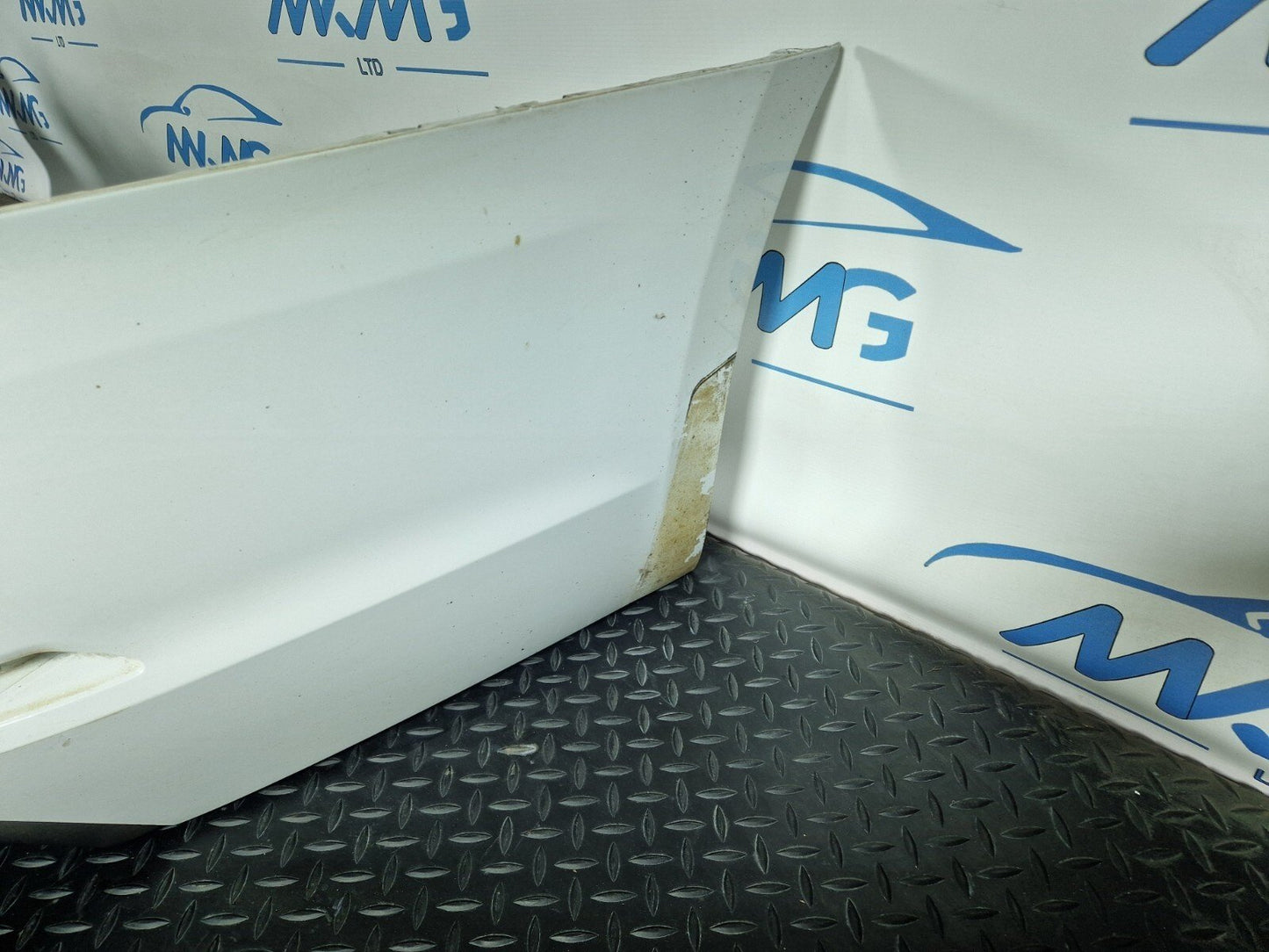 16-19 AUDI A4 B9 SALOON GENUINE REAR BUMPER & DIFFUSER IN WHITE LS9R 8W5807511J