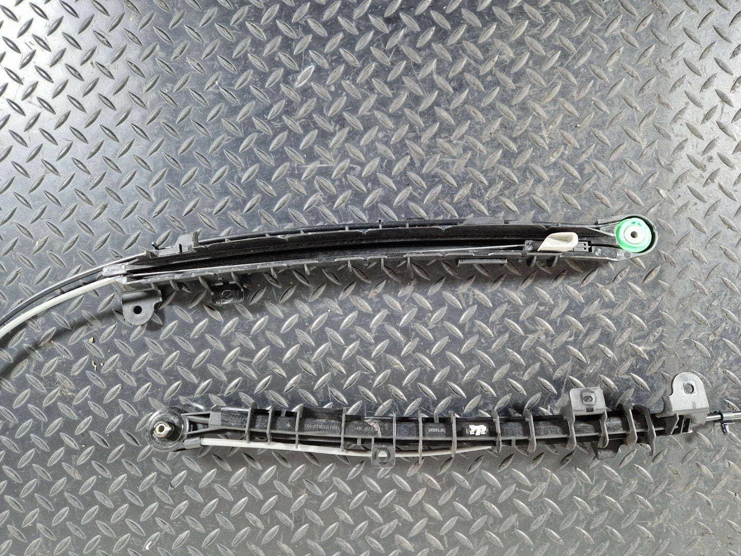 12-18 AUDI A6 C7 2.0 DIESEL CGLC/CGL GENUINE SUNROOF LINKAGE 933811103