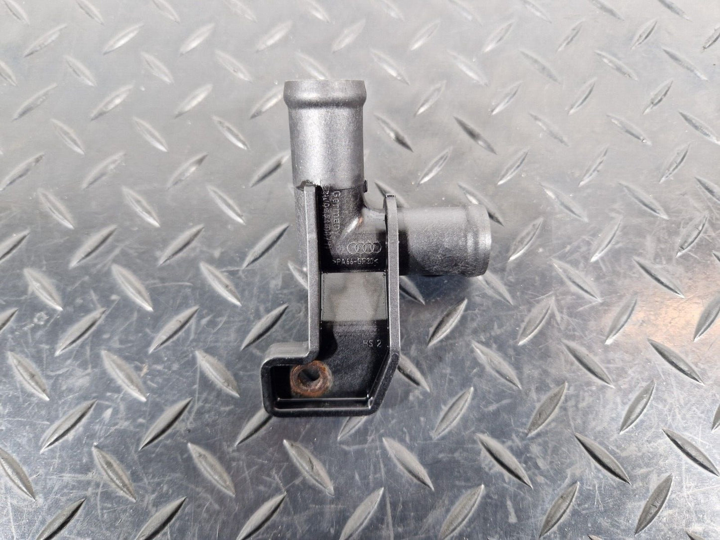 16-23 AUDI S5 COUPE 3.0TFSI GENUINE WATER PIPE HOSE CONNECTION 8W0121087N