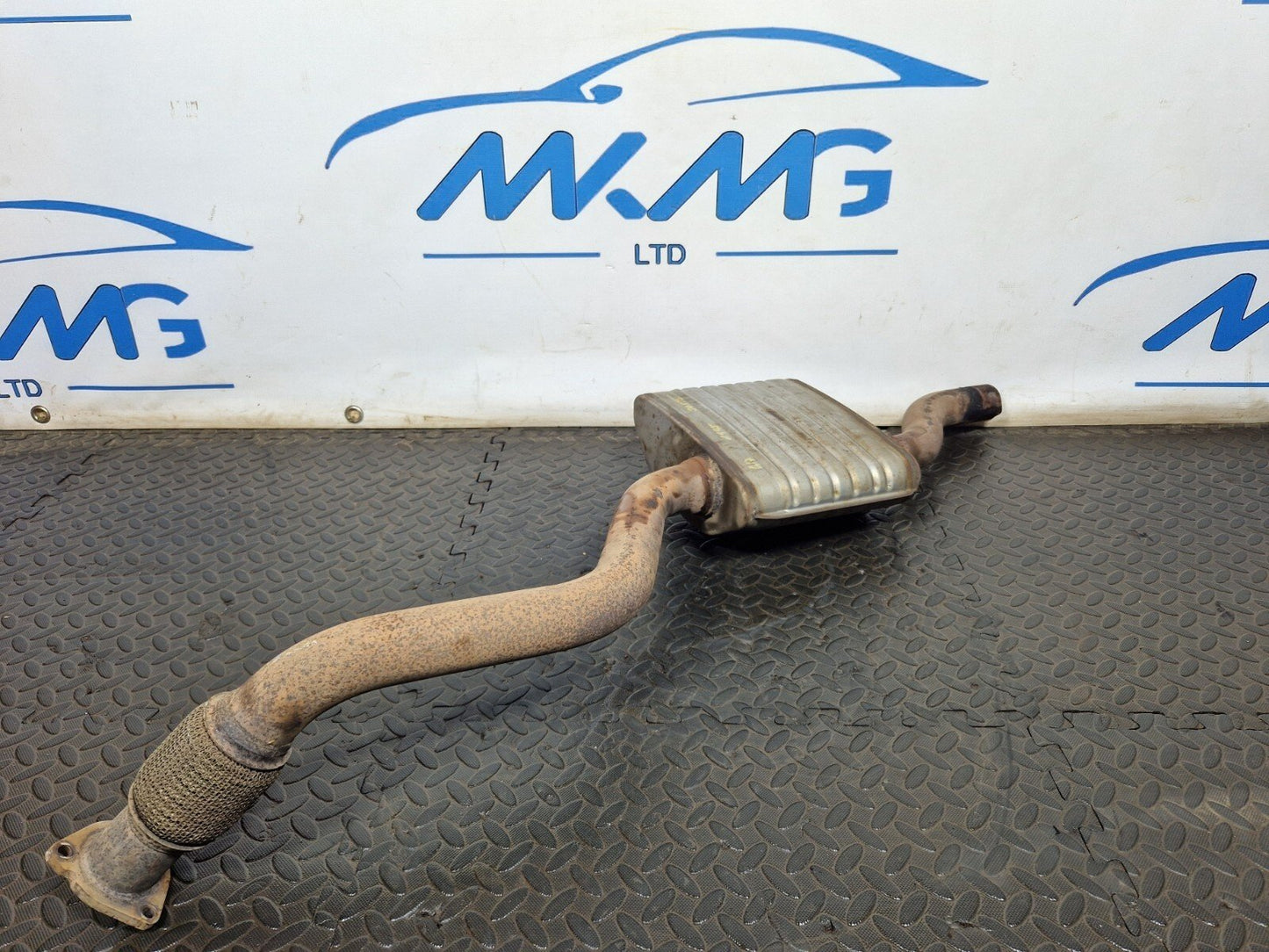 16-ON AUDI A4 B9 EXHAUST SILENCER CENTRE BOX 8W0253211F