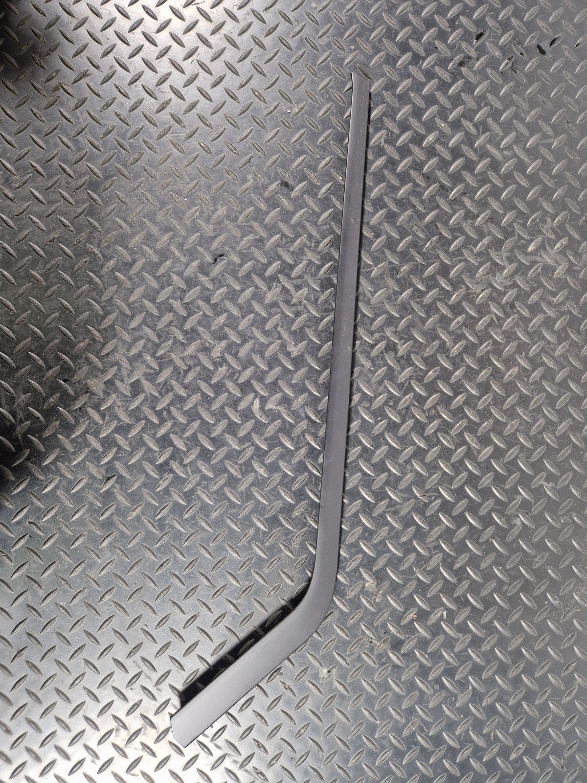 19-ON RANGE ROVER EVOQUE L551 REAR LEFT MOULDING TRIM K8D2045D71A