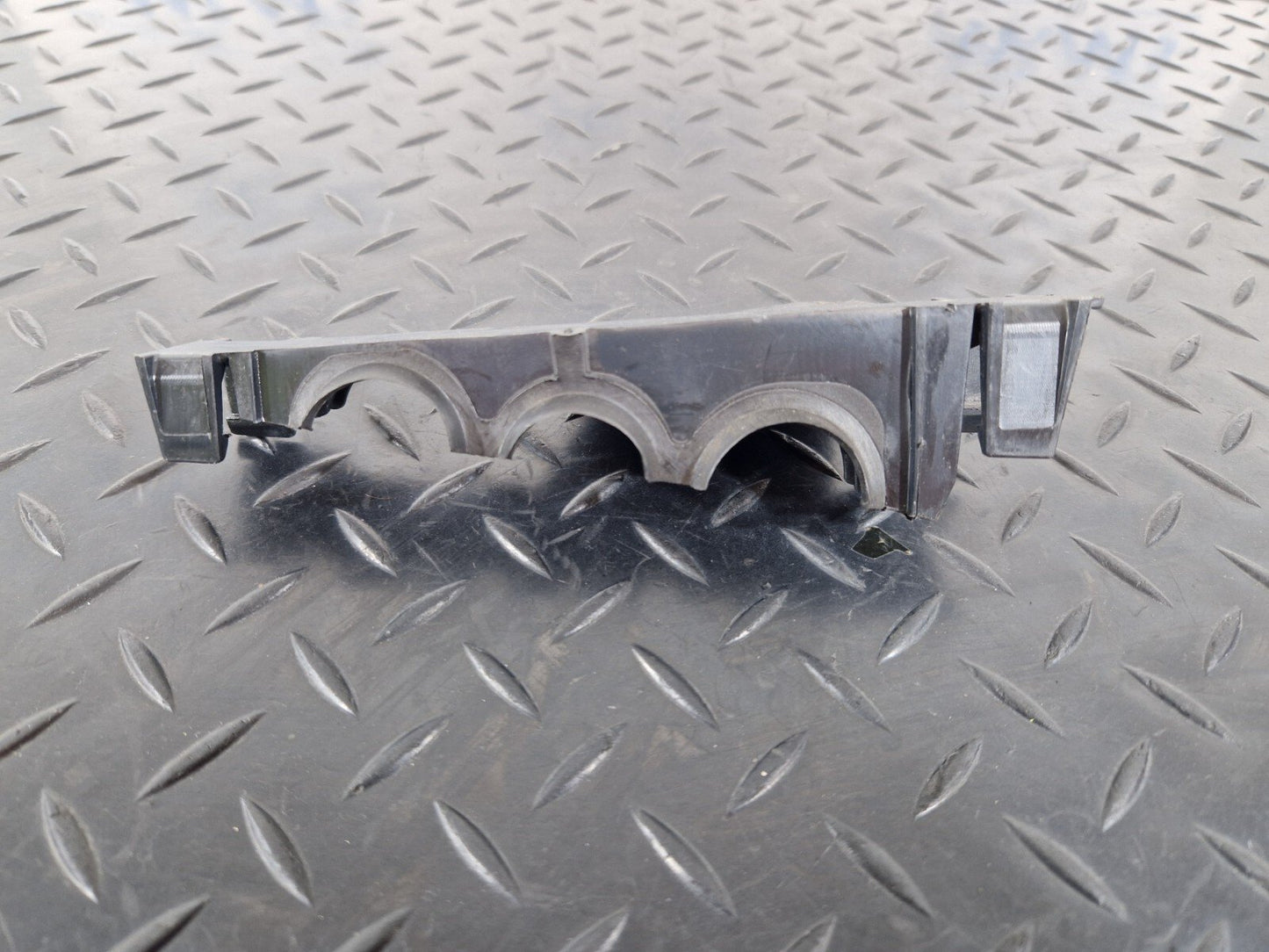 14-21 MERCEDES BENZ C300h W205 OEM TOP LEFT AIR DUCT SEALING A2058317900